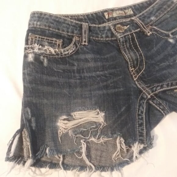 BKE women's size 26 distressed dark wash shorts - Picture 2 of 16